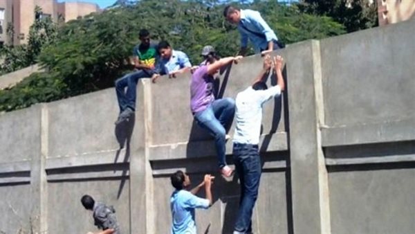 هروب طلاب من مدرسة