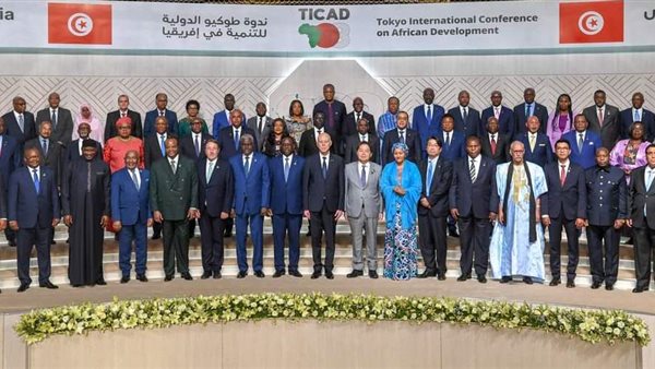 رئيس الوزراء في مؤتمر