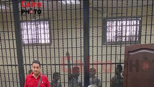 متهم بالتحرش في قفص