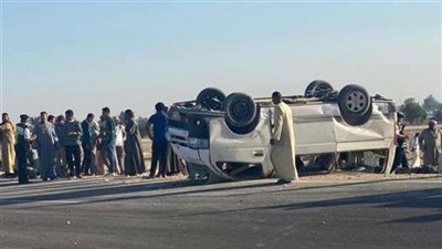 تفاصيل إصابة 13 شخصًا في انقلاب ميكروباص على صحراوي أسوان | بث مباشر