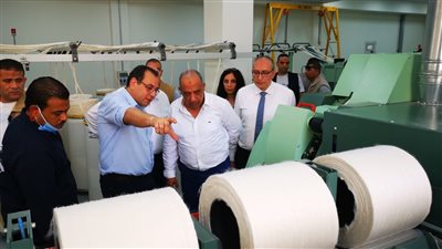 وزير قطاع الأعمال: العنصري البشري له دور مهم في تنفيذ خطة تطوير الغزل والنسيج 