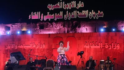 لينا شاماميان تتألق في الليلة الثانية عشرة بـ محكى القلعة | صور
