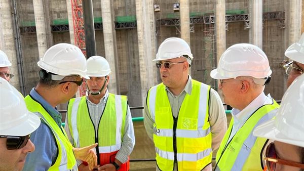 وزير الإسكان والمرافق