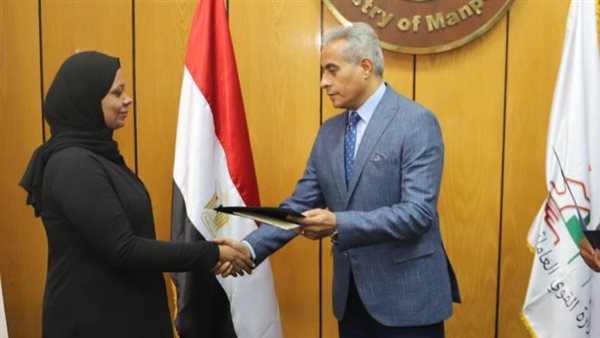 وزير القوى العاملة