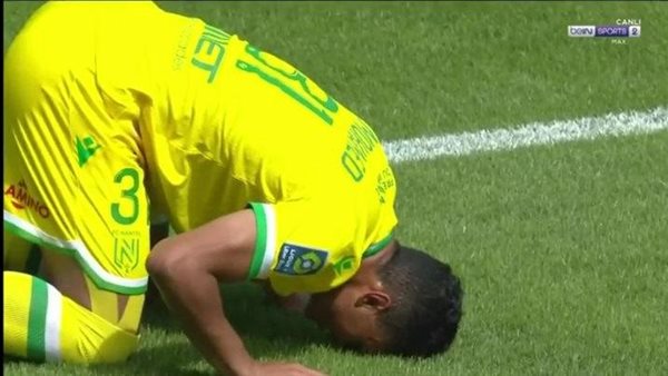 مصطفى محمد بعد تسجيله