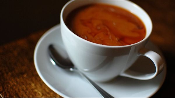 شرب القهوة الساخنة