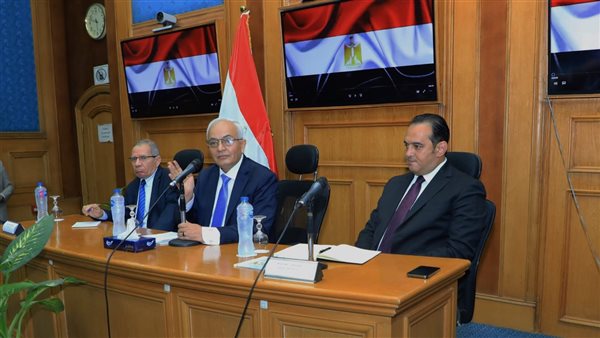 اجتماع وزير التعليم