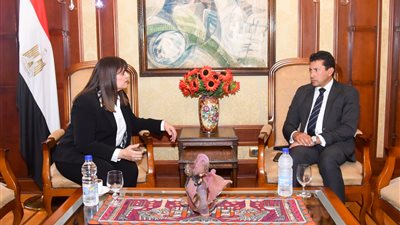 وزيرا الهجرة والرياضة يبحثان تعزيز التعاون في عدد من الملفات