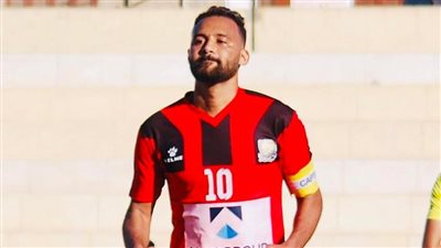 لعب لـ اتحاد الشرطة والجونة.. محمود شركس قائد نادي قنا ينتقل إلى نادي الشبان | صور