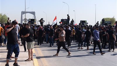 ارتفاع عدد القتلى في العراق لـ 8 أشخاص.. ودخول عناصر مسلحة تابعة لـ الصدري إلى بغداد