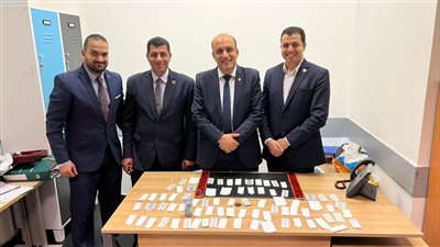 ضبط راكبين بمطار القاهرة الدولي بحوزتهما مواد مخدرة وشيكولاته بالمخدرات