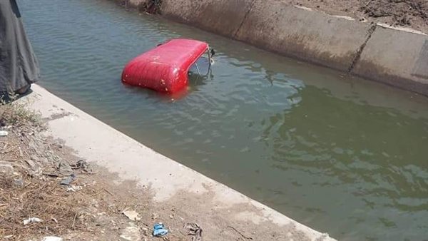 سقوط توك توك في ترعة