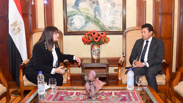 وزيرة الهجرة 