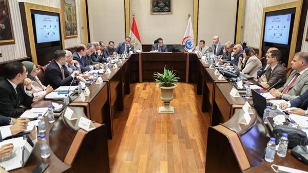 اجتماع وزير الصحة