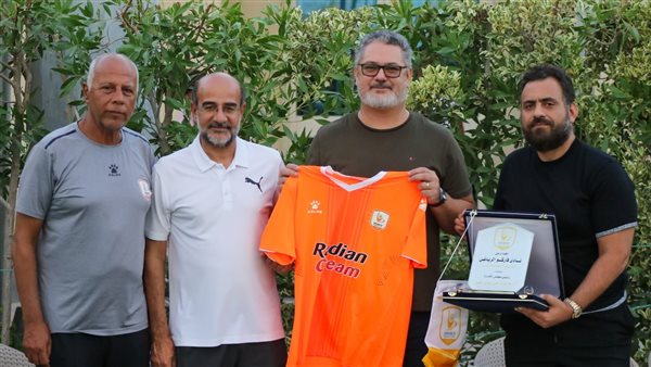 زيارة ميكالي لنادي