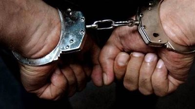 تفاصيل القبض على عامل خلال سرقته الباب الحديدي لمقبرة الملك آي بسوهاج | بث مباشر