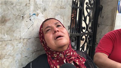 والدة الطفل المقتول علي يد زوج أمه بالدقهلية: داس على بطنه وضربه في الأرض مرتين ووضعه تحت الدش بعد ما مات