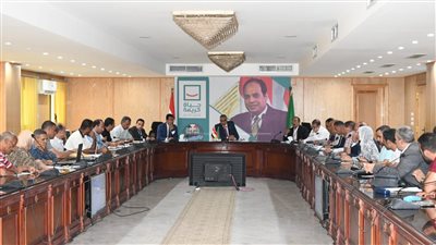 محافظ الفيوم يناقش مقترحات مشروعات الرصف بالخطة الاستثمارية للعام المالي 2022/2023