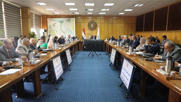 اجتماع وزير القوى