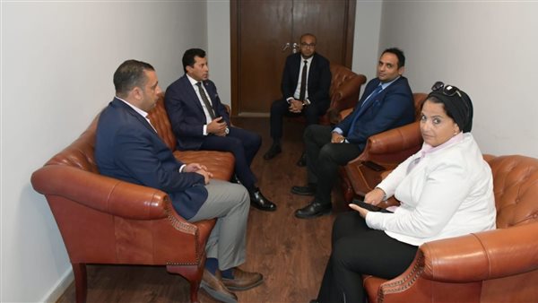 وزير الرياضة يلتقي