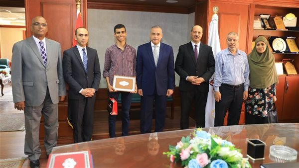 خلال التكريم