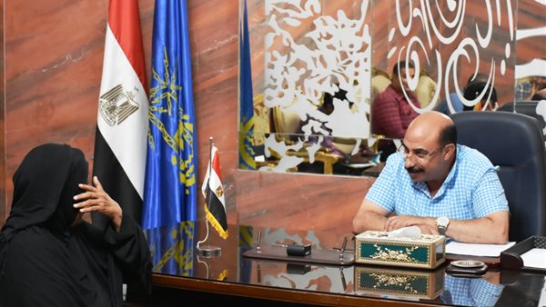 محافظ أسوان