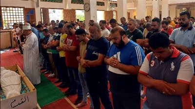 وسط دموع الجماهير.. تشييع جثمان موظف الأمن بالمصري عقب وفاته بمباراة المقاولون | صور وفيديو