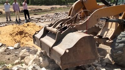 إزالة 5 حالات تعدِ على أرض زراعية بمركز إطسا بالفيوم