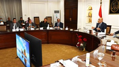 وزير الإسكان يشدد على الإسراع بمعدلات التنفيذ وتكثيف العمل بمشروع التجلي الأعظم 