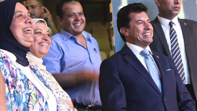 وزير الرياضة يشهد تحكيم مجال الغناء الفردي تشجيعًا لذوى الهمم | صور