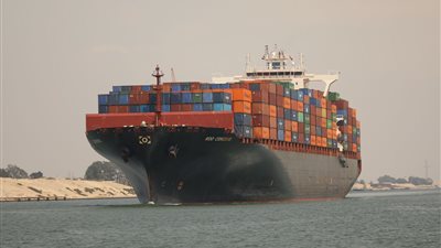 الفريق أسامة ربيع: نتوقع ارتفاع إيرادات القناة نحو 750 مليون دولار بعد زيادة رسوم العبور