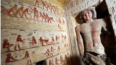 حبس وغرامة.. القضاء الفرنسي يعاقب تاجرا هرب آثارا من مصر إلى باريس