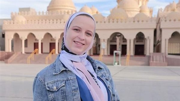 أنجيلا الفتاة البيلا