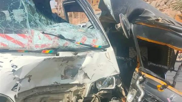 تصادم سيارة وتوك