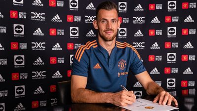 رسميًا.. مانشستر يونايتد يعلن التعاقد مع الحارس مارتن دوبرافكا 