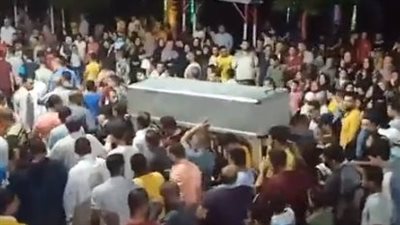 ضحية الإهمال الطبي.. تشييع جثمان سيدة توفيت أثناء إزالة وسيلة منع الحمل بدمياط | بث مباشر
