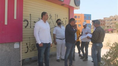 رئيس جهاز السادات يصدر قرارًا بغلق وتشميع كافة المحلات والوحدات المخالفة بالمدينة | صور
