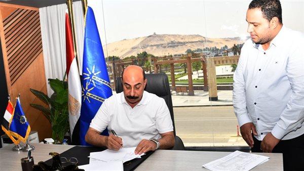 محافظ أسوان