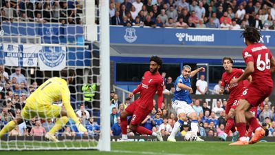 التعادل السلبي يحسم الشوط الأول من مباراة ليفربول وإيفرتون