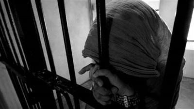 العمة خلف القضبان.. حبس سيدة 6 أشهر لاستيلائها على ميراث أبناء شقيقها بسوهاج