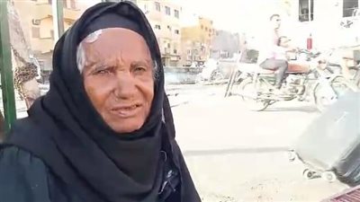 مسنة بالأقصر تستغيث من ظروف المعيشة: عنيا راحت من الشمس وعاوزه معاش لبنتي
