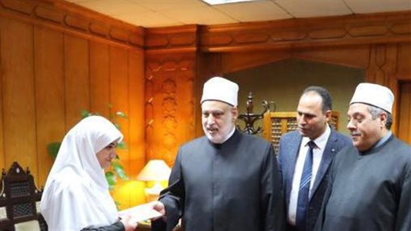 وكيل الأزهر يكرم