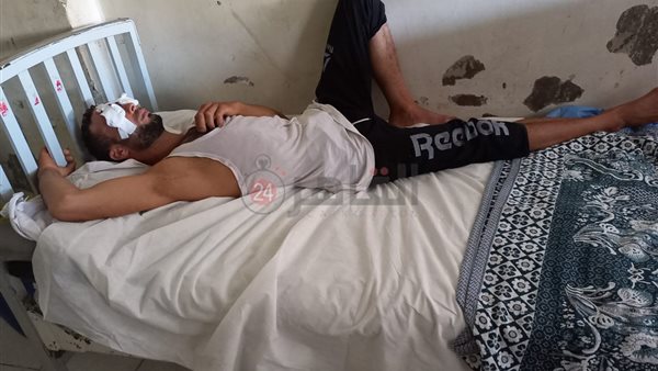 الشاب المصاب بطلقات