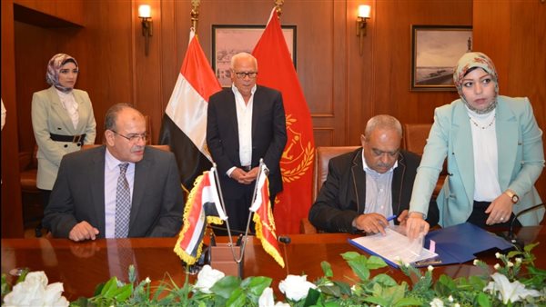 جانب من توقيع البروتوكول