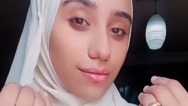 صاحبة تصغير ملامح