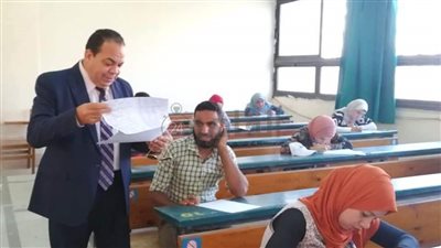 عميد تربية المنيا يتابع سير امتحانات تخلفات الدراسات العليا دور سبتمبر