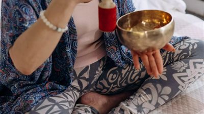 يعزز الثقة بالنفس.. العلاج بالصوت يخفف من الضغط والتوتر