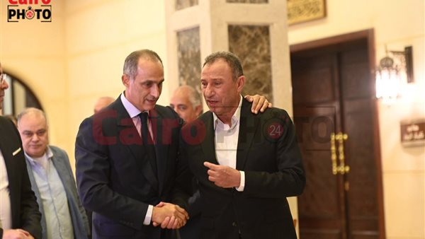 جمال مبارك يؤدي واجب