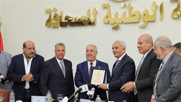 جانب من تكريم وزير