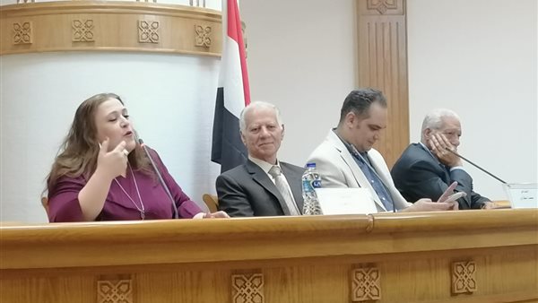 جانب من الندوة 